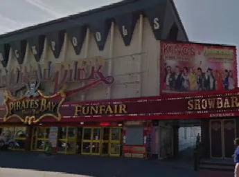 Central Pier Showbar