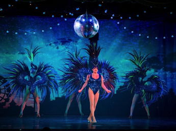 4 Funny girls on stage dancing