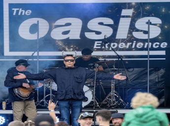 A picture of Oasis Experience on stage.