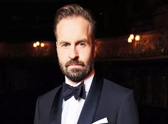 A picture of Alfie Boe.
